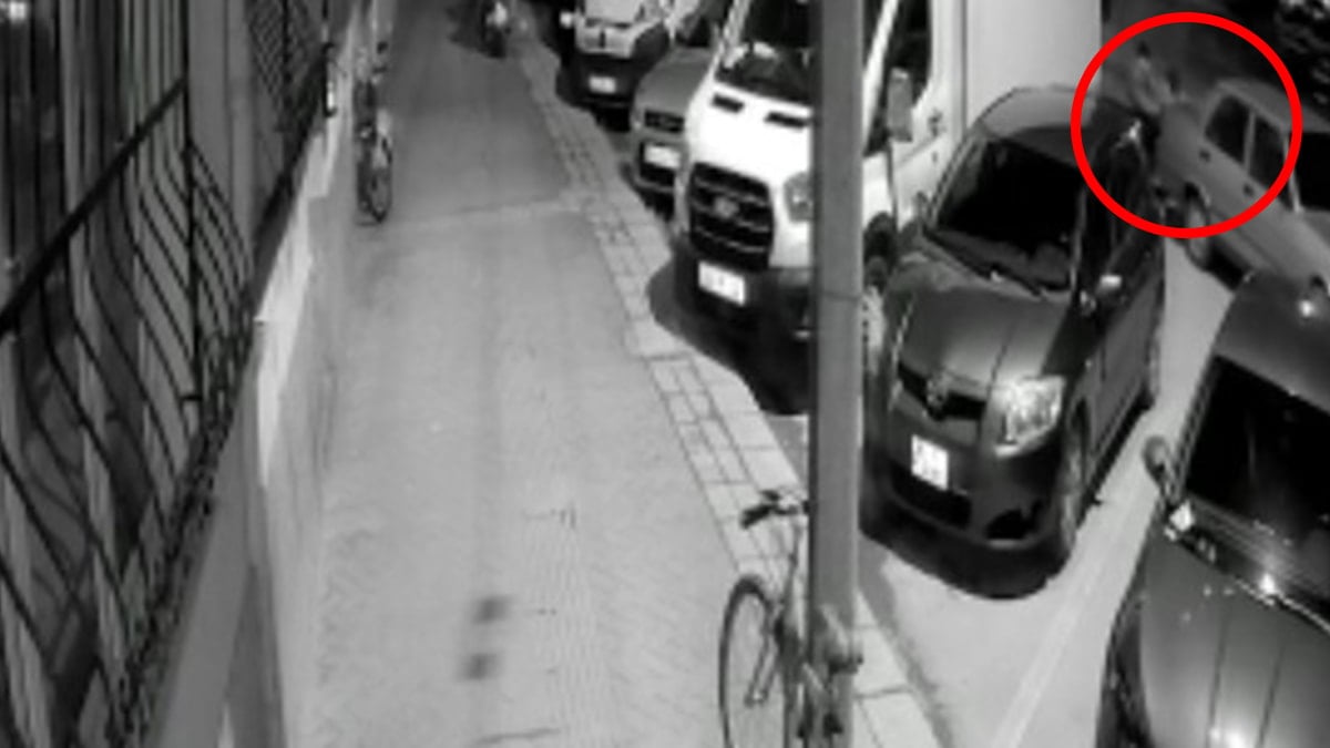 Otomobili iterek çaldılar