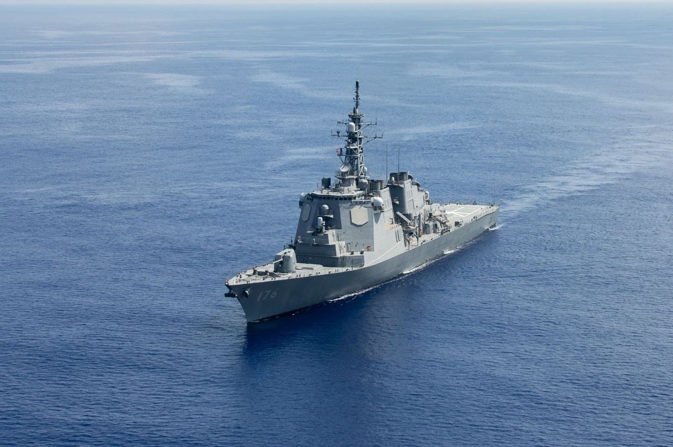 9.500 ton ağırlığındaki dev gemi denize indirildi! Füzeleri iğne deliğinden geçer gibi fırlatıyor