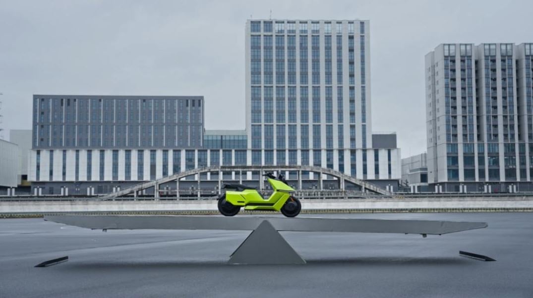 Kendi kendini dengeleyen motosiklet için seri üretime geçildi