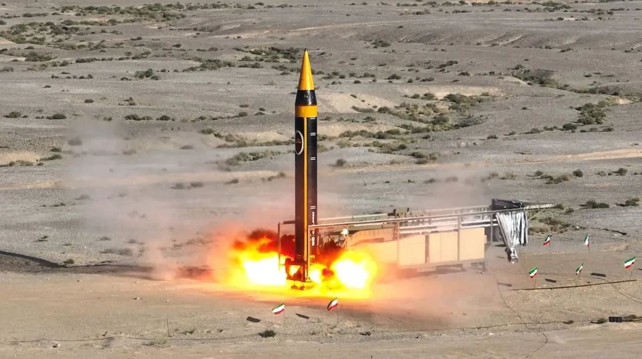 İran hava savunmalarını kandıran 'Hürremşehr' füzesini ateşledi! 1.500 kilogram patlayıcı taşıyor