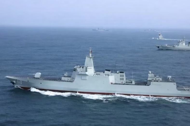 10 bin tonluk gemileri denize indirerek şov yaptılar