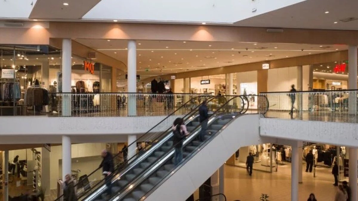 Lüks AVM'de mağazalar birer birer kapanıyor