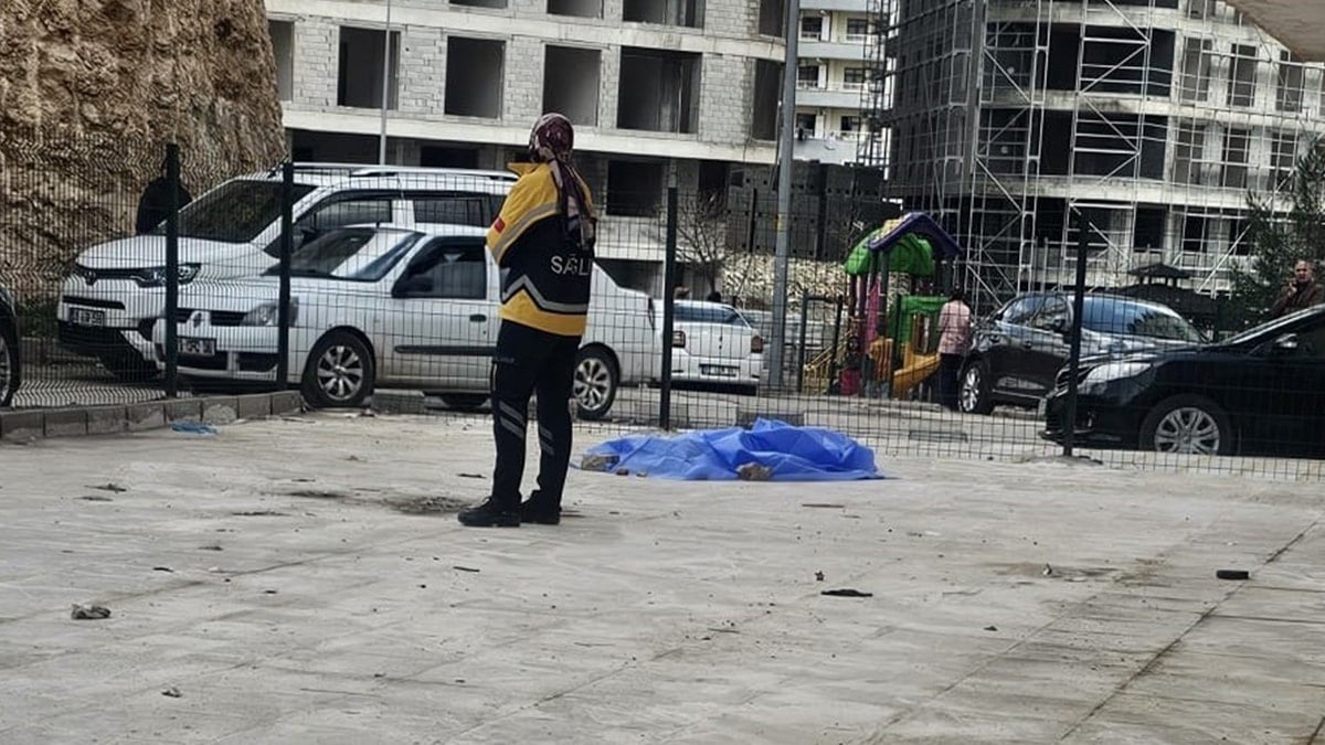 10. kattan düşen 22 yaşındaki Kübra hayatını kaybetti