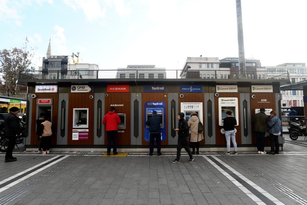 Dev banka rekor kazanca ulaştığı halde binlerce kişiyi kovacak