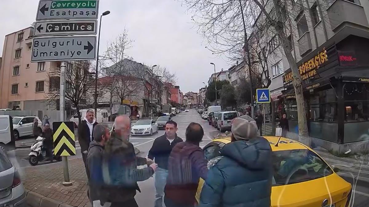 Üsküdar’da yol verme kavgası kameralara yansıdı