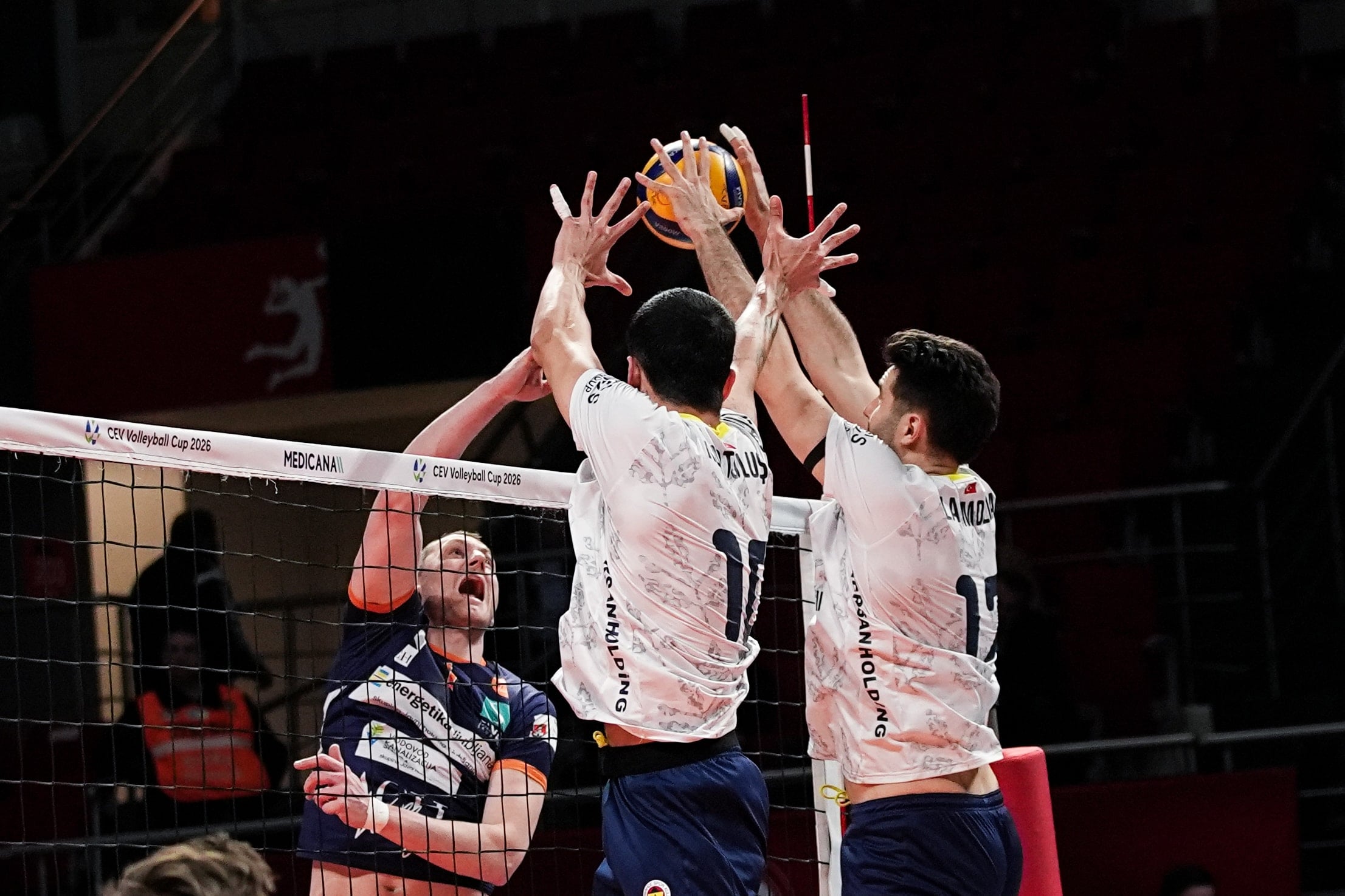 Fenerbahçe voleybolda kupaya veda etti