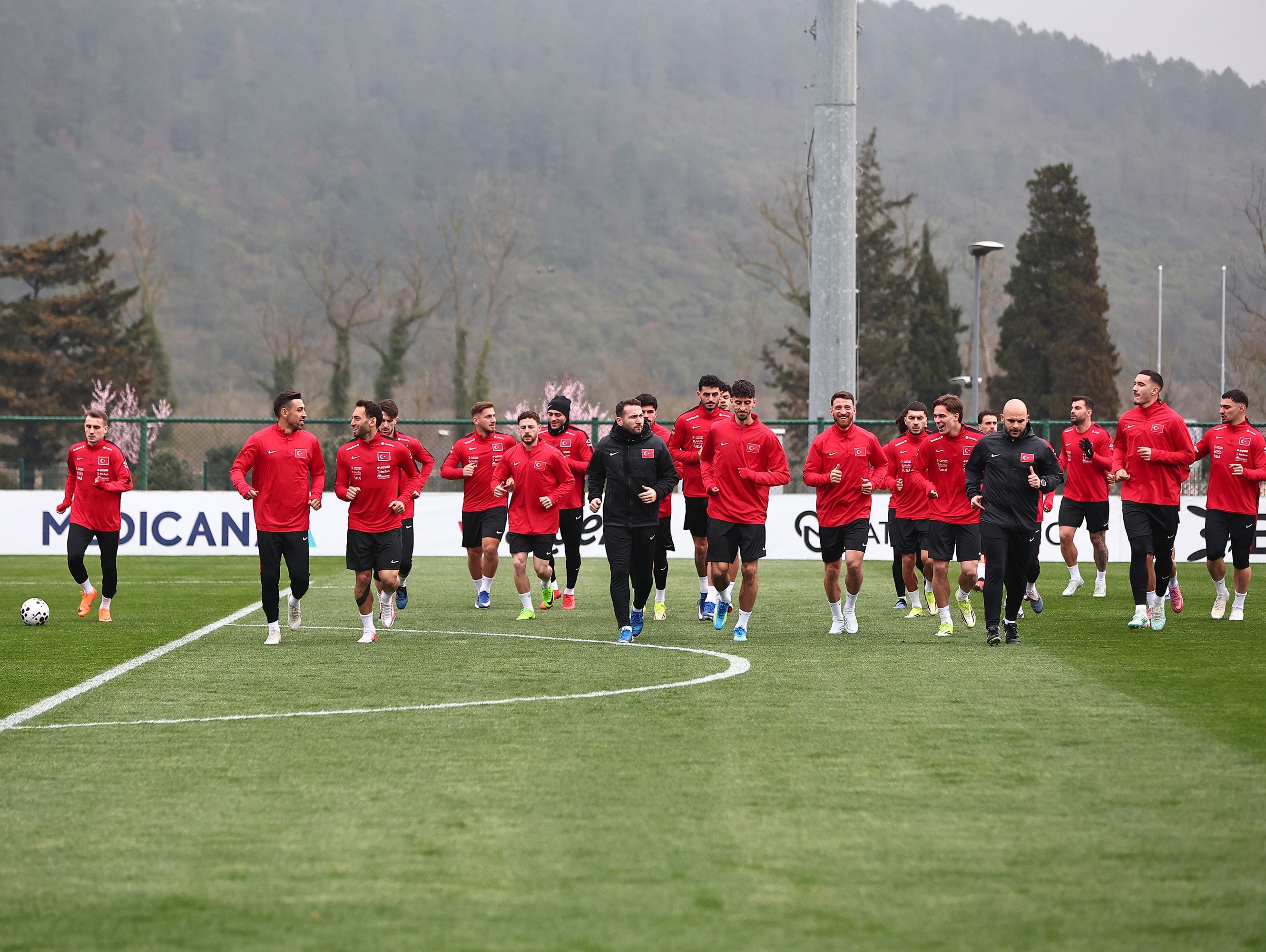 Milliler iki eksikle çalıştı