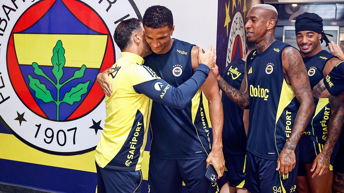 Fenerbahçe'ye rekorla gelmişti: Sessiz sedasız ülkesine dönüyor