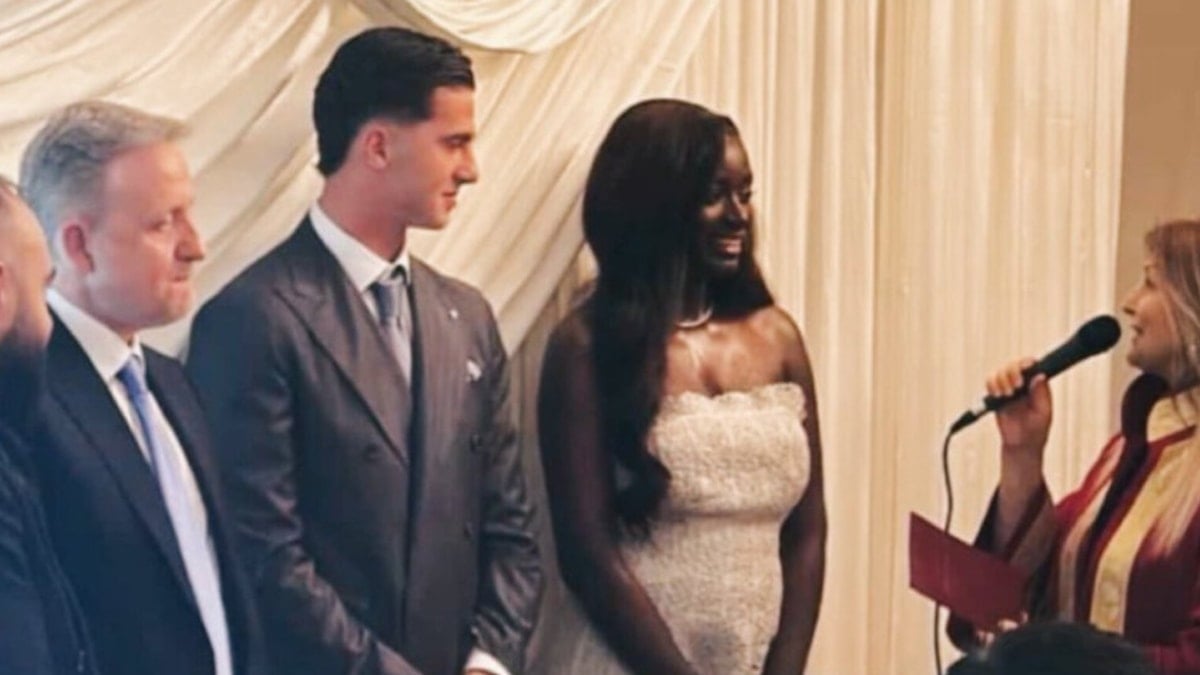 Milli futbolcu Bertuğ Yıldırım evlendi! Düğündeki sürpriz isim dikkat çekti