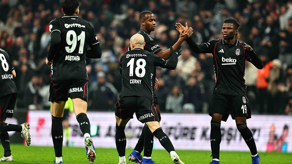 Beşiktaşlı yıldız sosyal medyada ateş püskürdü: Onlar gibi olmayın