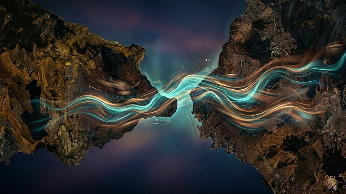 Burnumuzun dibinde, iki kıtayı birbirine bağlıyor