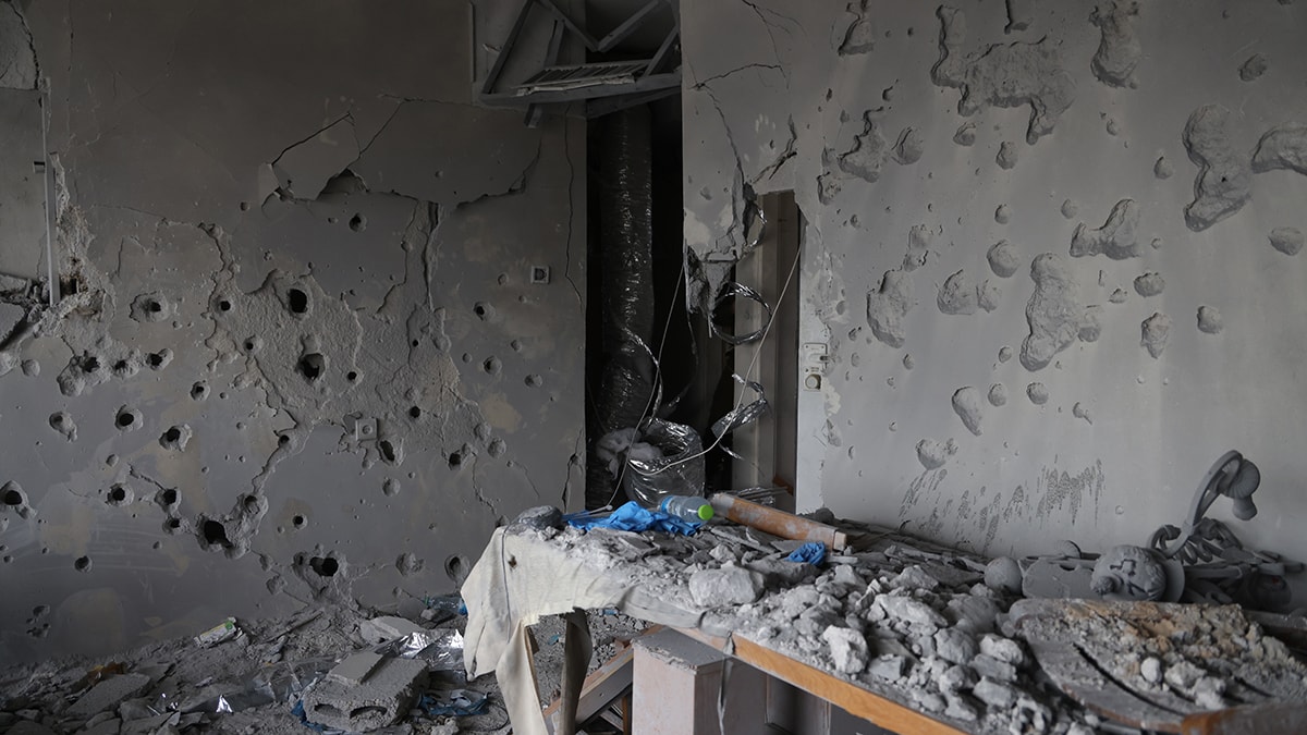 İran’dan atılan füze Tel Aviv yakınlarında bir eve isabet etti