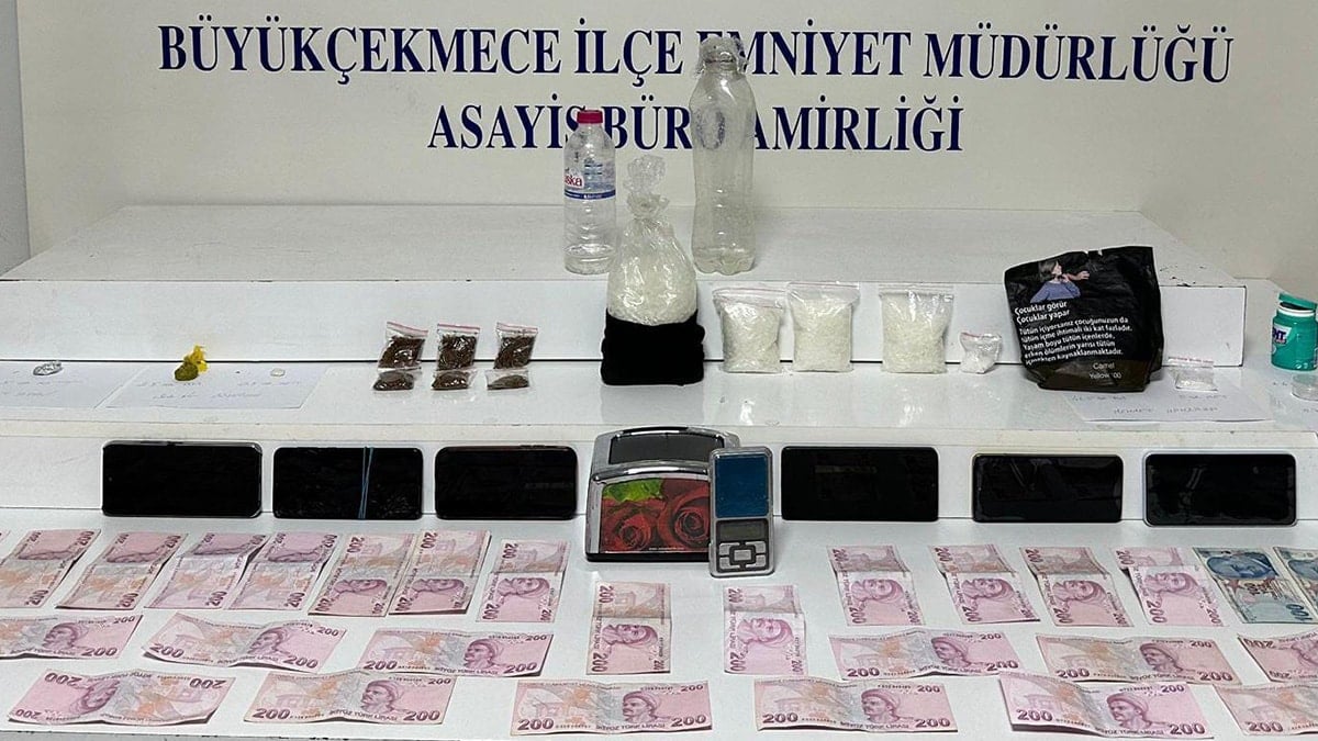 Büyükçekmece’de uyuşturucu operasyonu: 5 gözaltı, 2 şüpheli adliyeye sevk edildi
