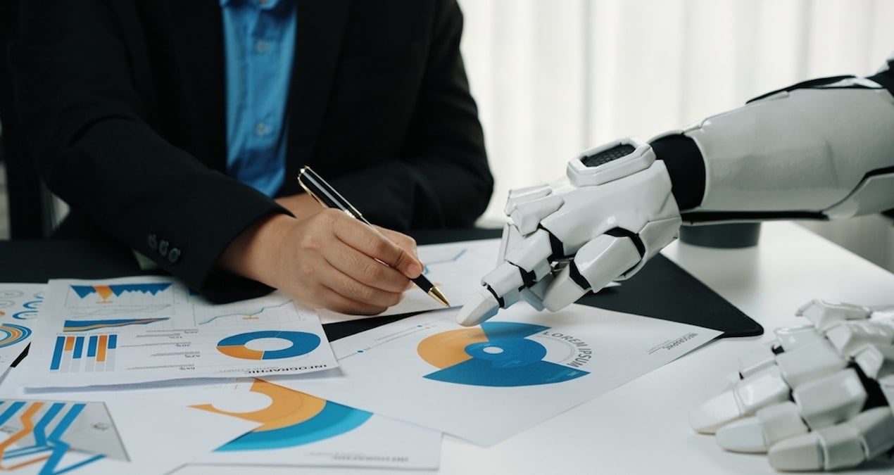 Tüm dünyanın tanıdığı milyarder kendisine asistan yapacak: İnsanlardan ümidi kesti