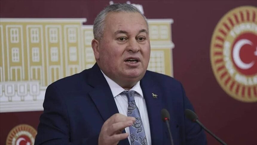 Cemal Enginyurt trafik kazası geçirdi