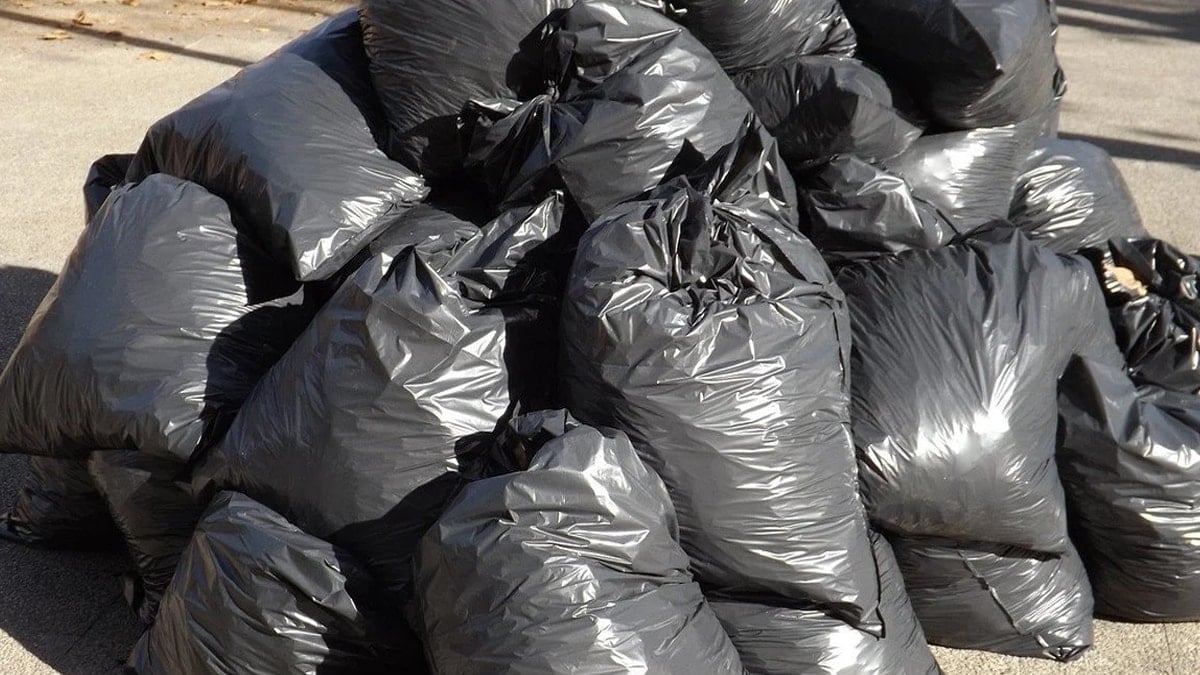 10 ton çöpün arasında altınlarını tek tek aradı 