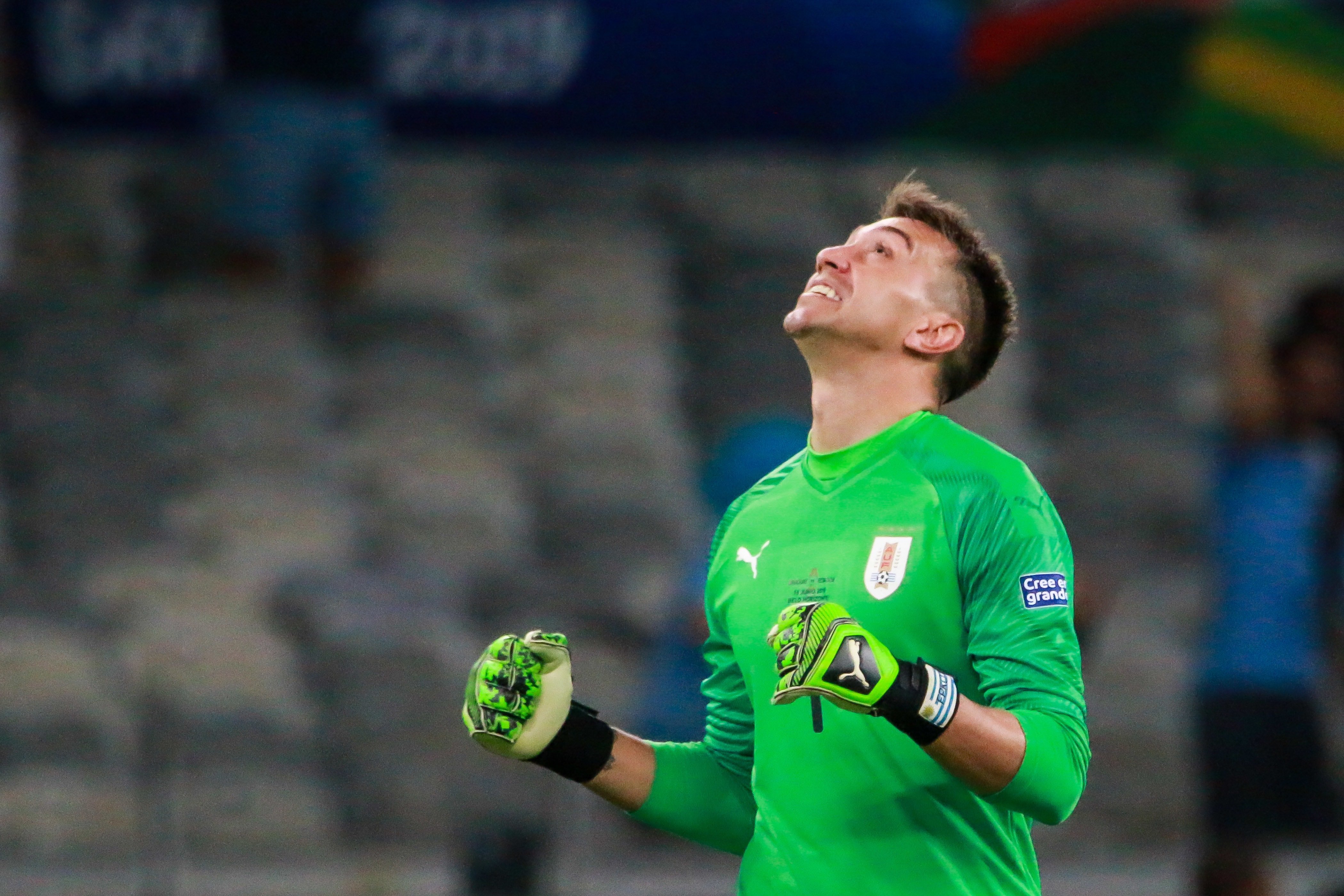 Muslera 3.5 yıl sonra eldivenleri giydi! İngiltere'ye sahayı dar etti