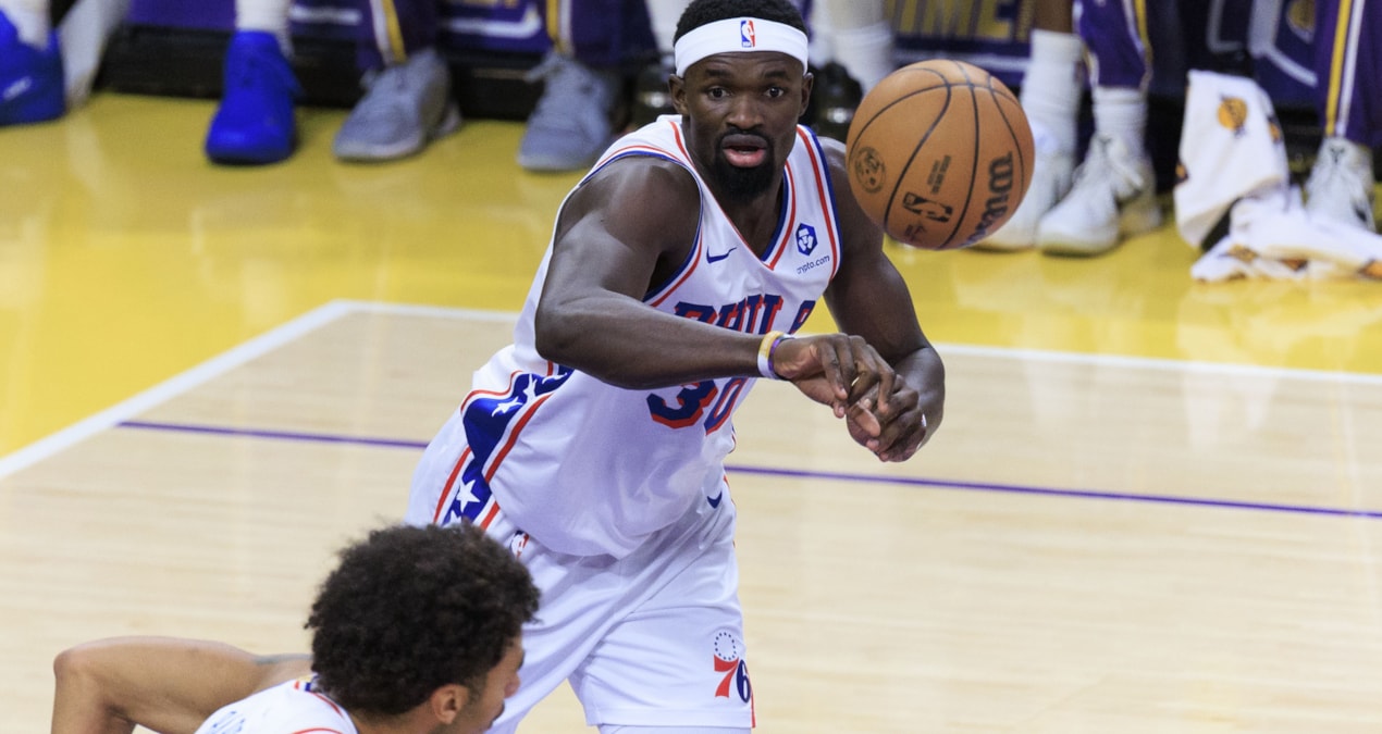 76ers, Jazz'ı 4 farkla yıktı! Adem Bona'dan 12 sayılık katkı