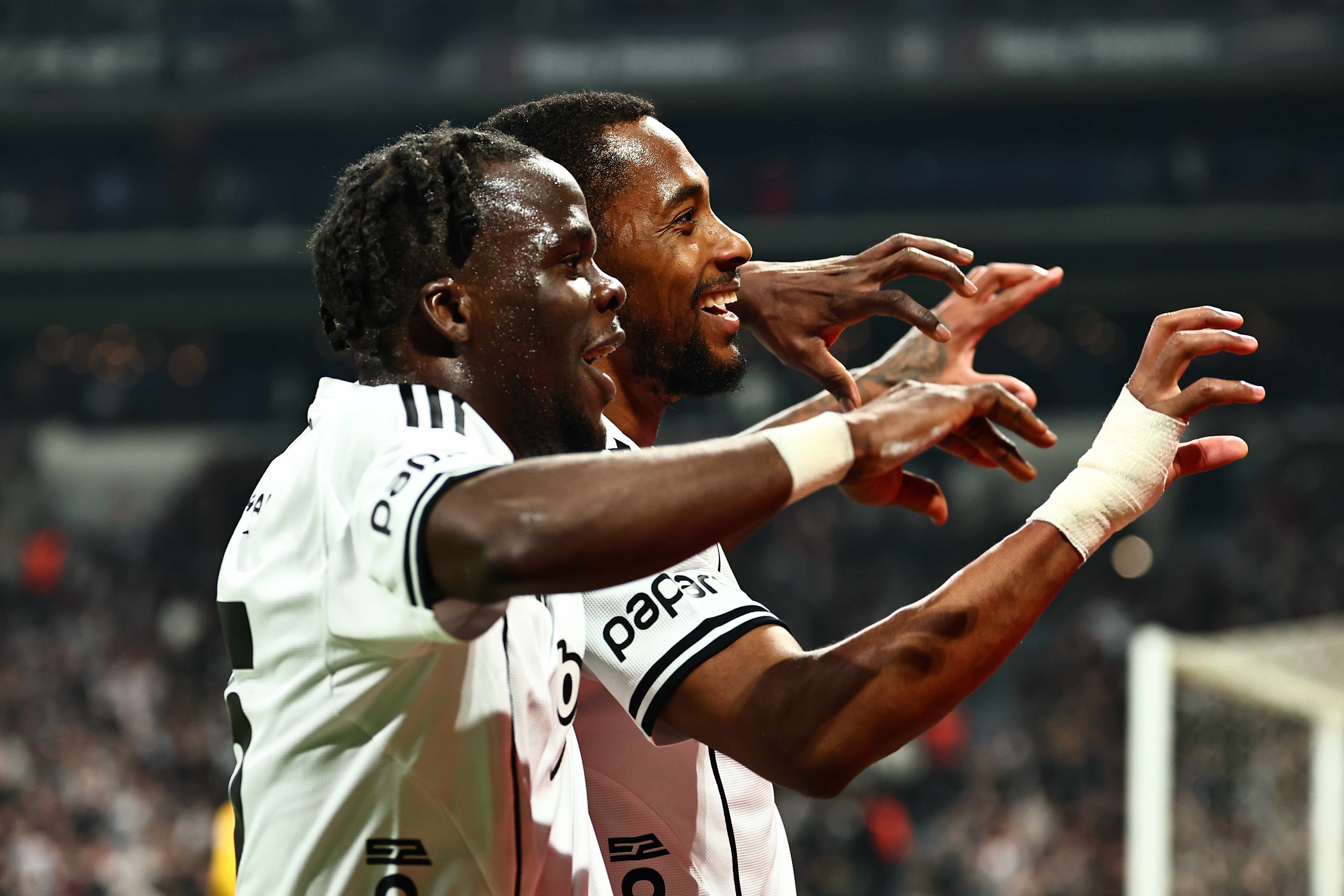 Beşiktaş'ın yıldızına sürpriz talip! Ayrılık için tek şart var