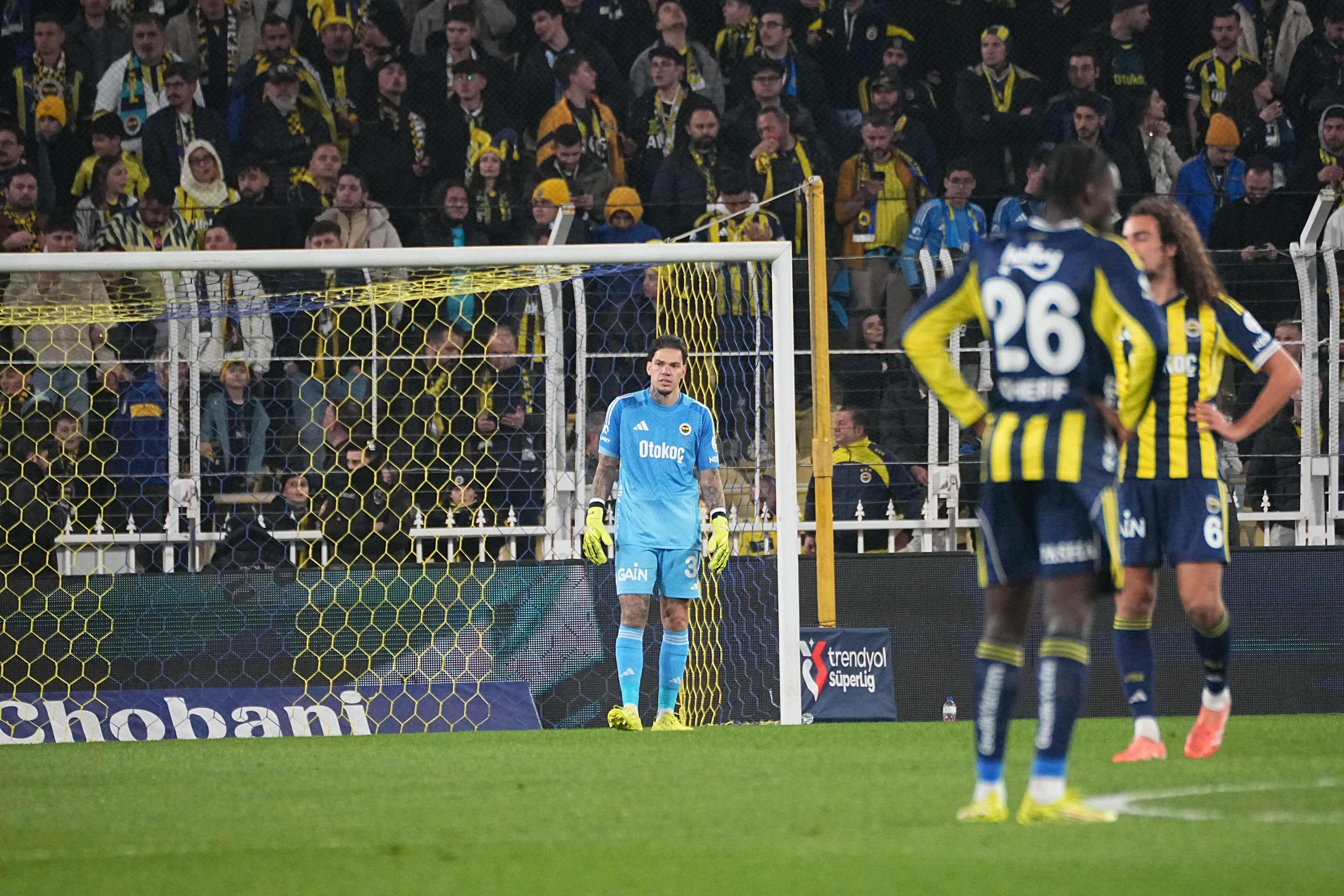 Ederson devre arasında cezalı duruma düştü