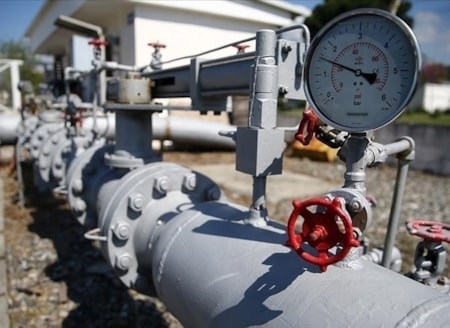 Spot piyasada doğal gaz fiyatlarıSpot doğal gaz piyasasında dün 1000 metreküp doğal gazın referans fiyatı 17 bin 232 lira 9 kuruş olarak belirlendi.