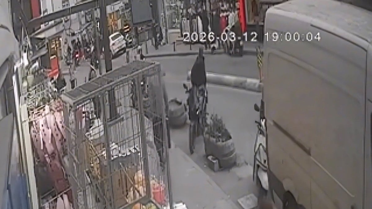 İstanbul'un göbeğinde dönerciye silahlı saldırı! Kuyrukta bekleyen kadın vuruldu