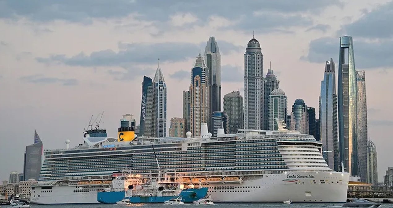 İran vurdu, hava sahası kapandı: Binlerce tatilci açık denizde esir kaldı!