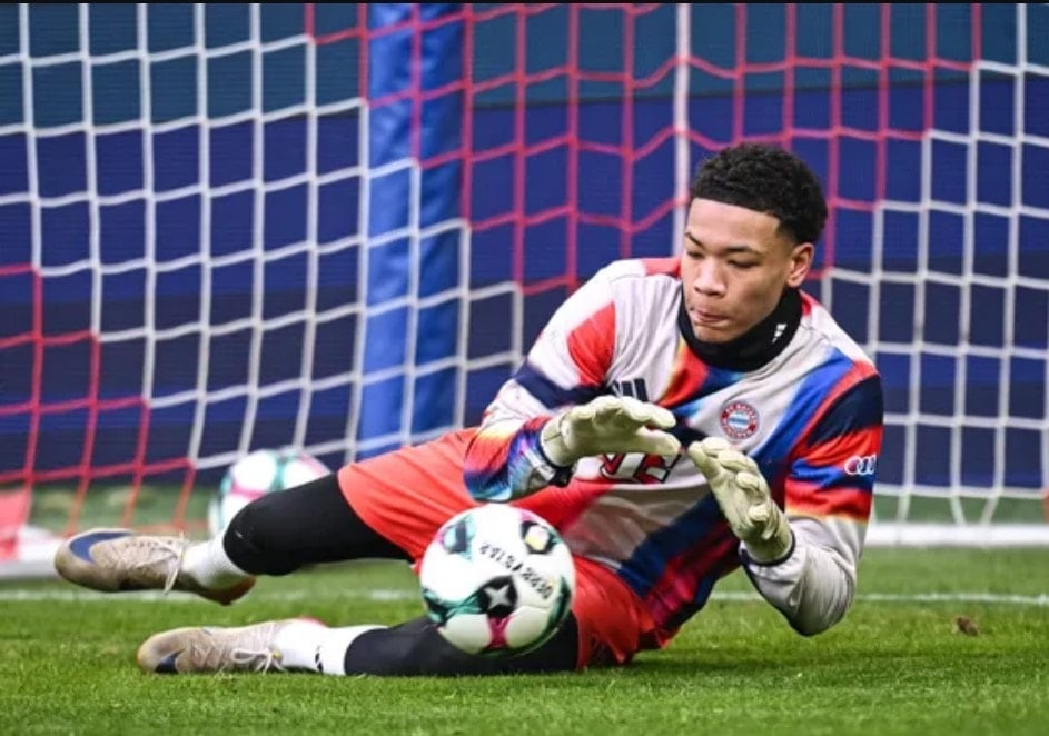 Bayern Münih'de kaleci krizi! Şampiyonlar Ligi'ne 16 yaşındaki isimle çıkacak