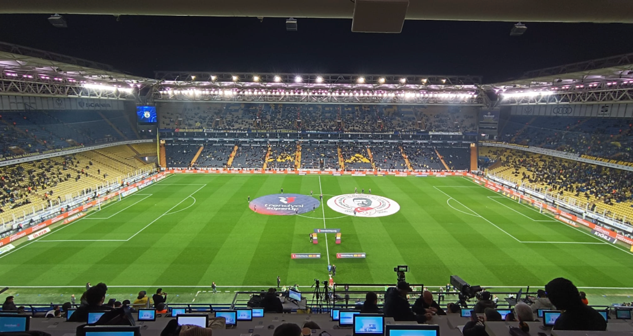 Fenerbahçe tribünleri boş kaldı