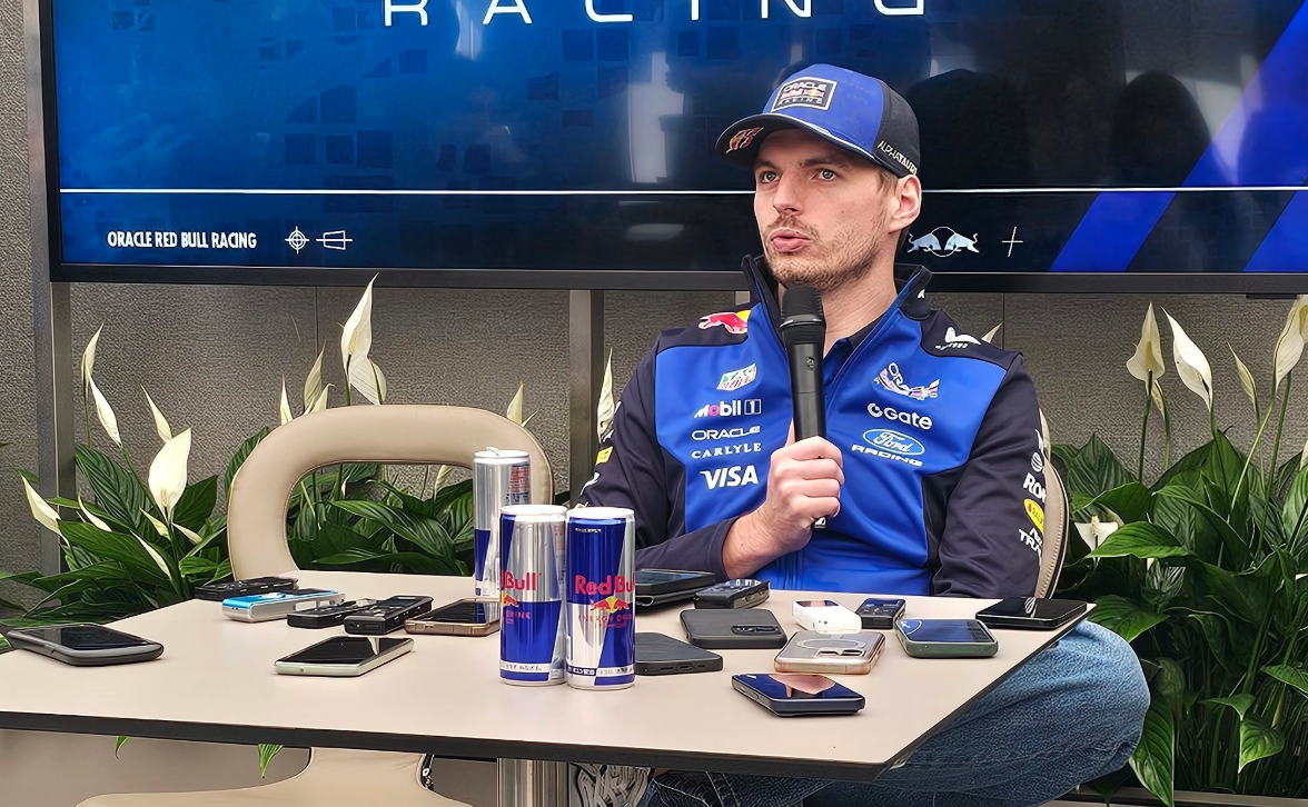 Verstappen gazeteciyi odadan kovdu