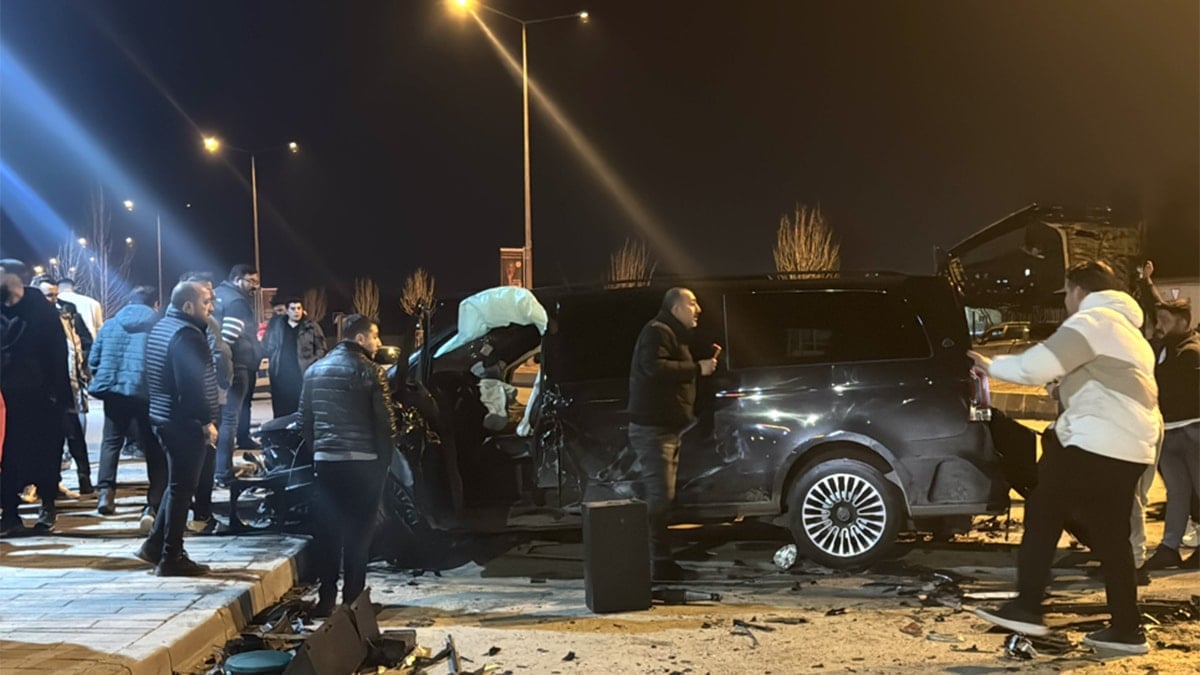 4 araç birbirine girdi: Yaralılar var