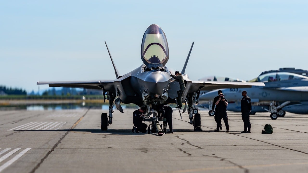 Pentagon'un cephanesi azalınca, Trump silah şirketlerini acil toplantıya çağırdı