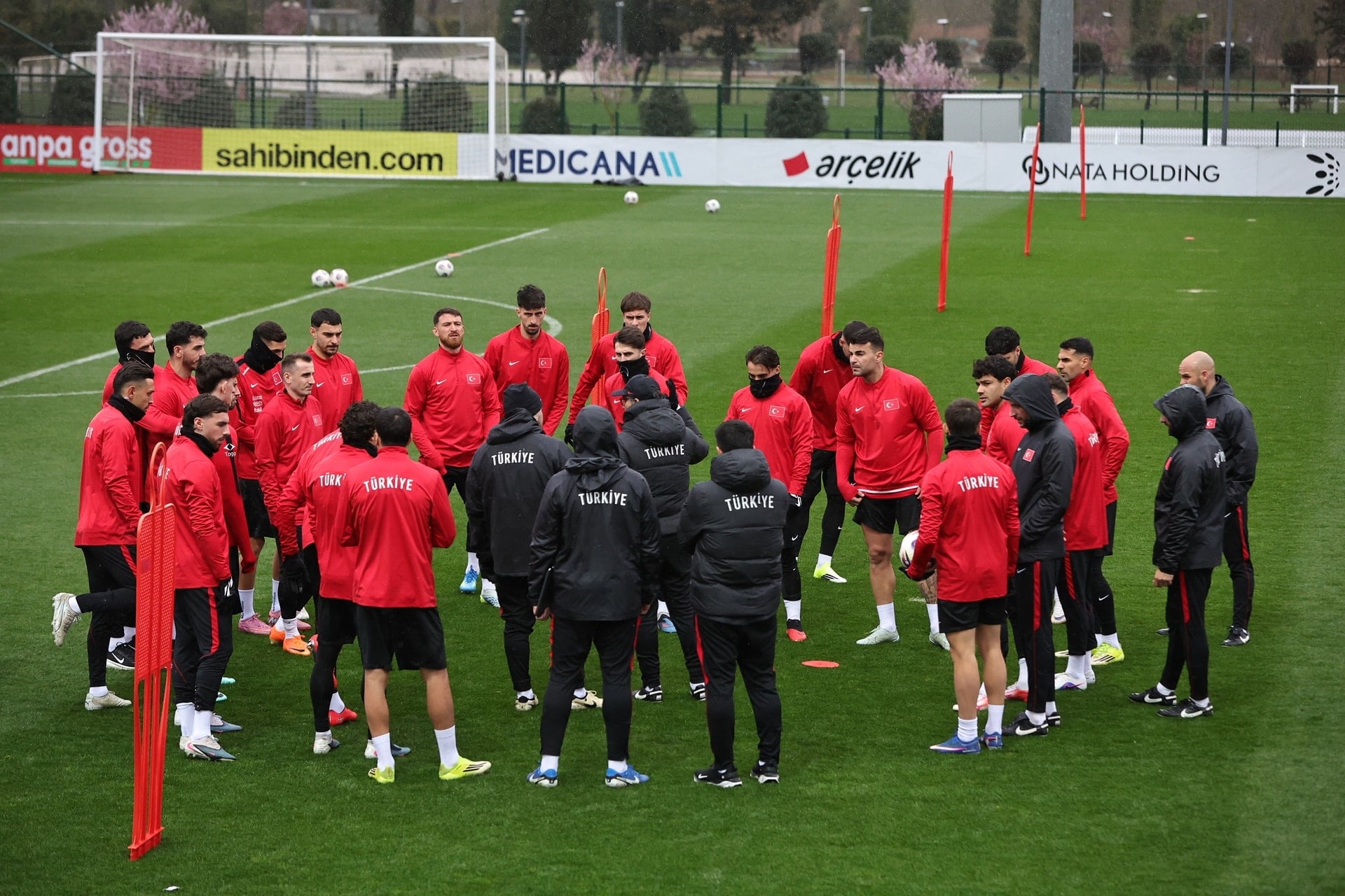 Milliler tek eksikle çalıştı