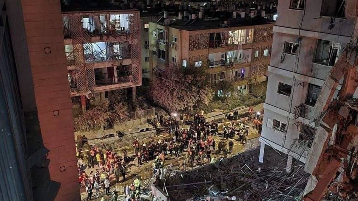 İsrail'in Arad kenti adeta yerle bir oldu: Ölüler ve yaralılar var