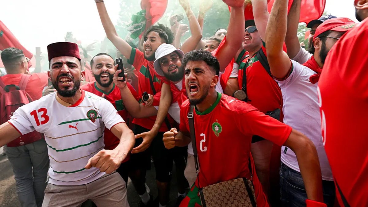 2 ay sonra gelen şampiyonlukla sokaklara döküldüler