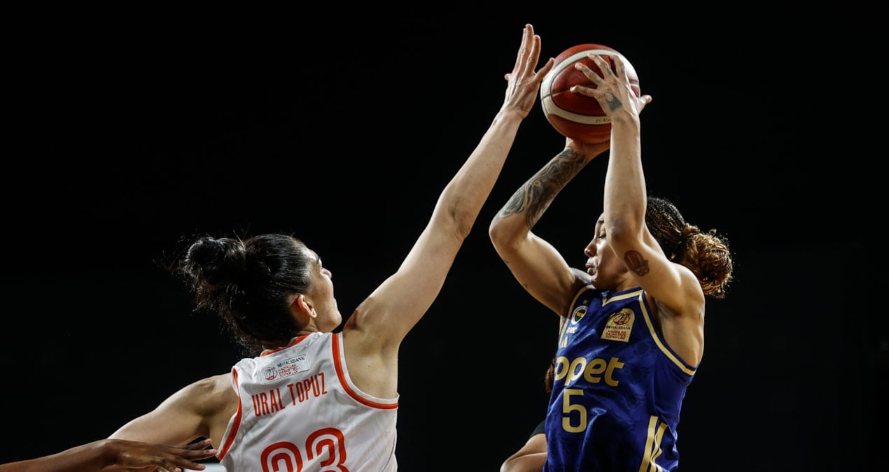 Fenerbahçe Opet zorlanmadan finalde