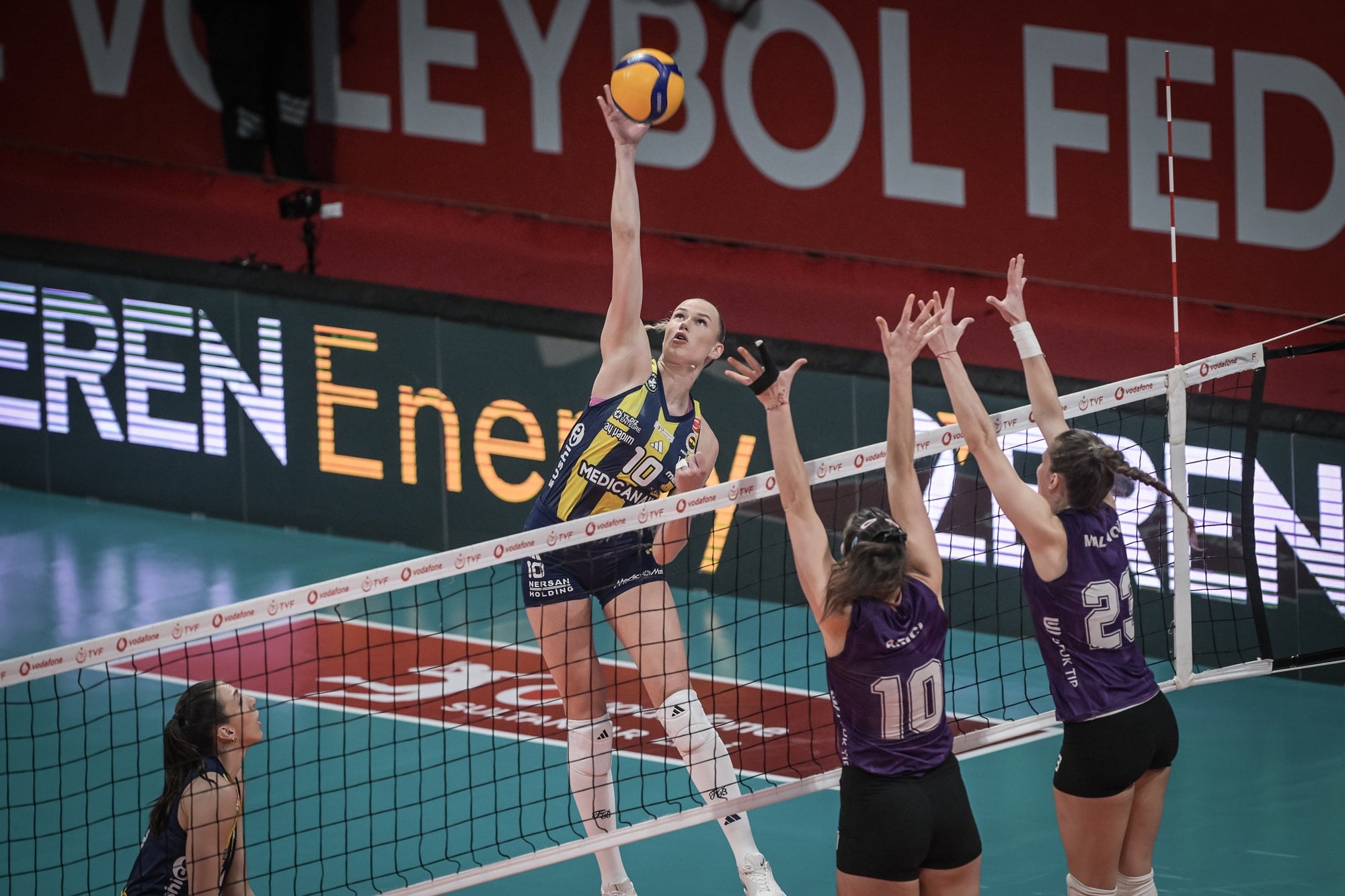 Fenerbahçe Medicana deplasmanda set vermedi