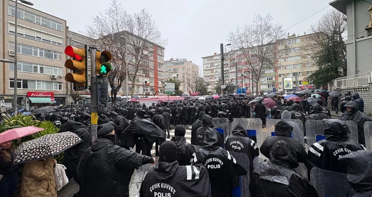Kadıköy’de gazeteciler için eyleme polis engeli: 'Gazetecilik suç değildir'
