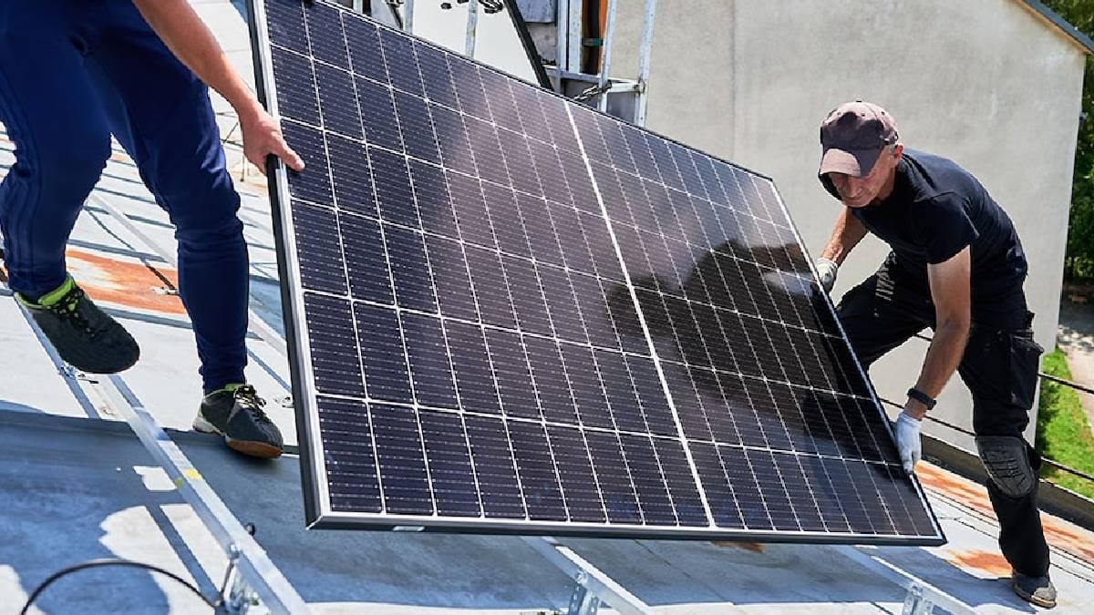 Güneş panellerindeki beyaz çizgilerin sırrı çözüldü: Sadece dekoratif değil