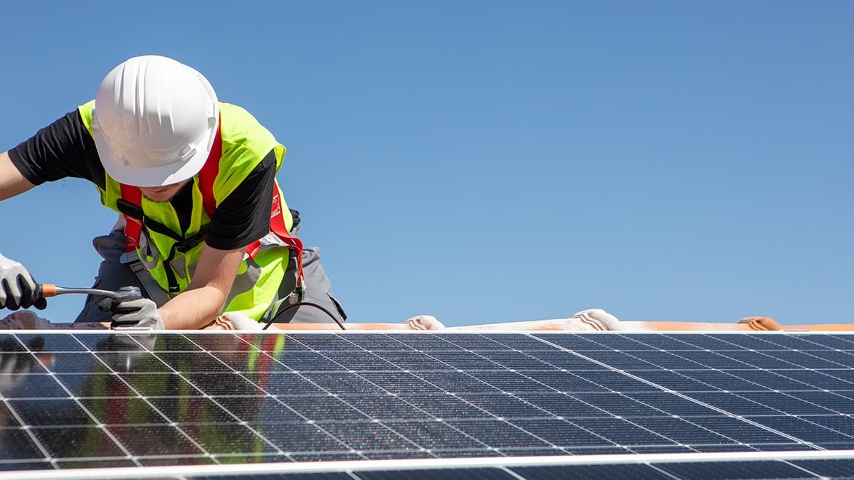 Güneş panelleri tek tek çöpe atılıyor: Günün 24 saati havadan enerji üretiyor