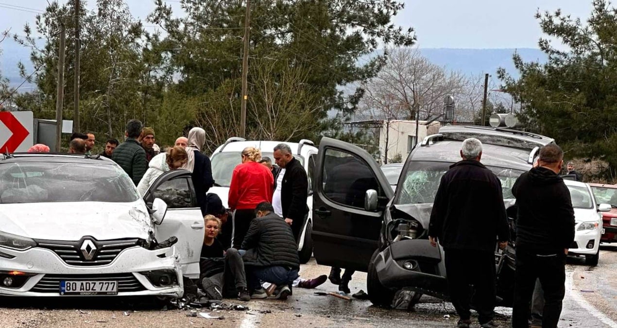 Osmaniye'de kavşakta iki araç birbirine girdi; 1 ölü, 3 yaralı