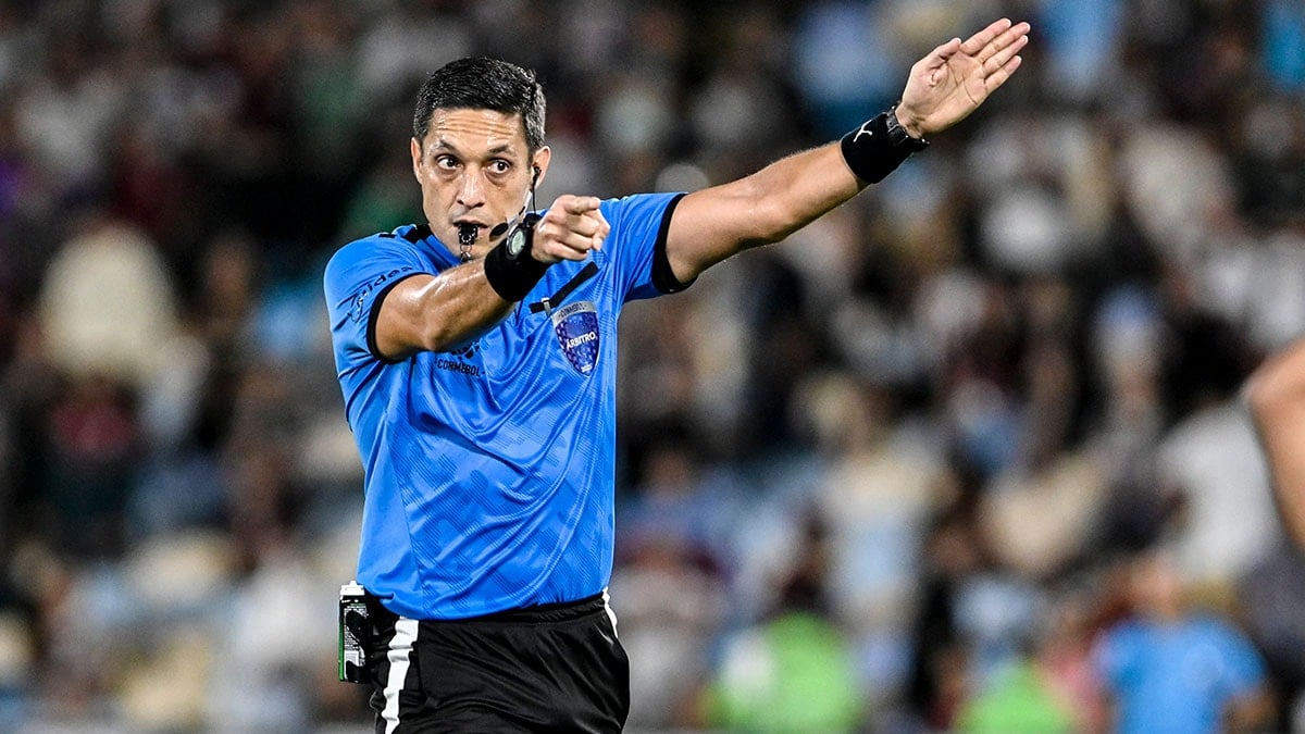 Futbol maçlarının ortasında hakem düdük çalacak reklamlar başlayacak