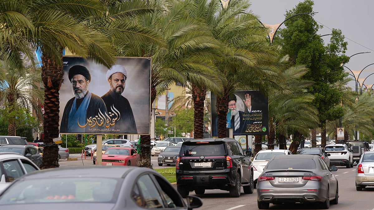 Irak'ın başkentine Hamaney posterleri asıldı