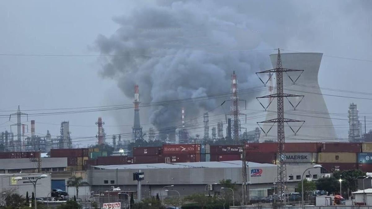İran İsrail’in enerji kenti Hayfa'yı vurdu