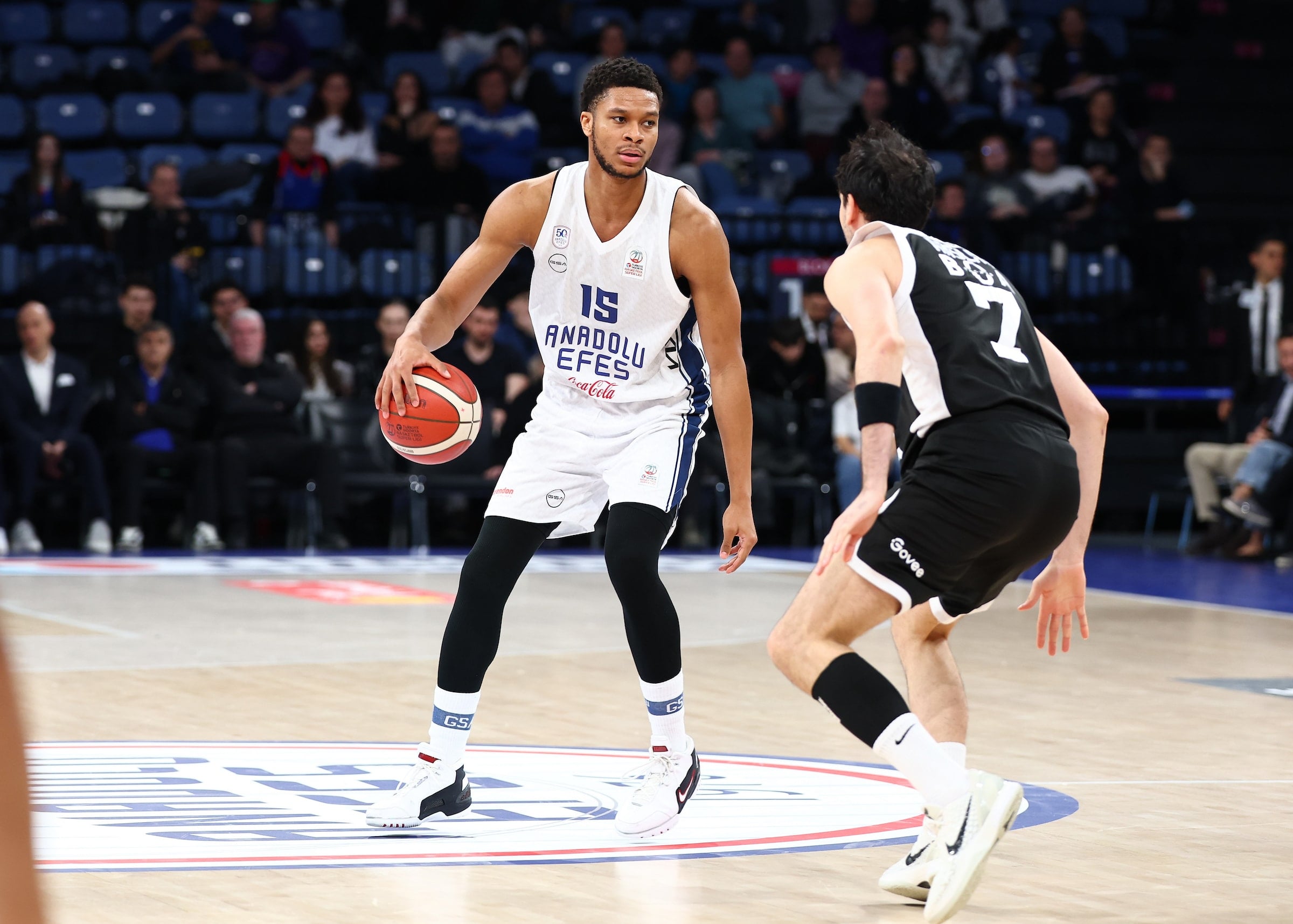 Anadolu Efes, Beşiktaş'ı mağlup etti