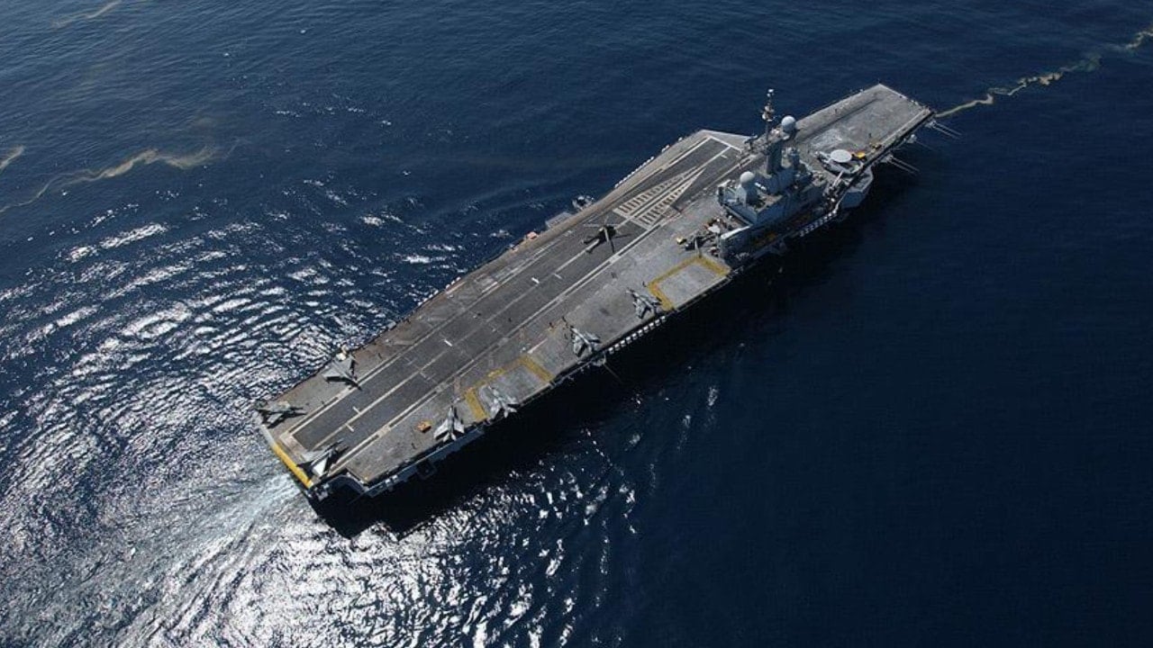 Fransa, Akdeniz'e helikopter gemisi konuşlandırdı