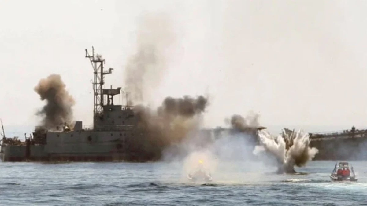 İran, Hürmüz Boğazı'nda 10 petrol tankerini vurduğunu duyurdu