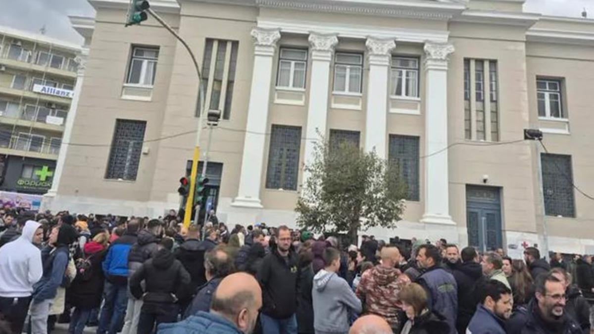 Midilli Adası’nda mahsur kalan Türkler yurda döndü