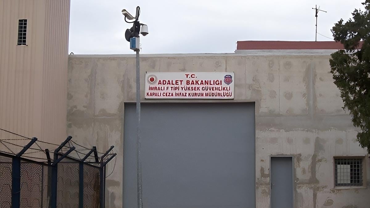 Teröristbaşı Öcalan ailesi ile görüştü