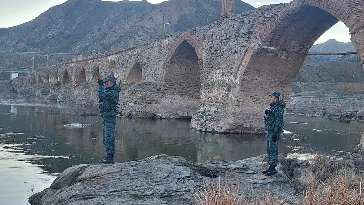 Kafkasya'da savaş tamtamları: Azerbaycan Ordusu İran sınırına dayandı!